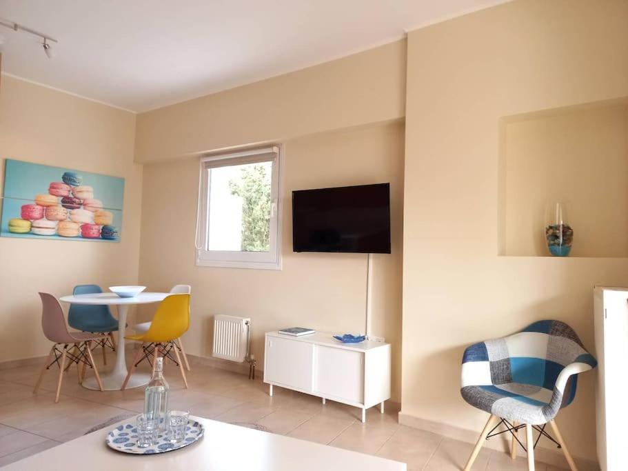 Апартаменты Blue -Spacious 1Bdr Corner Flat/Balcony/View Афины Экстерьер фото
